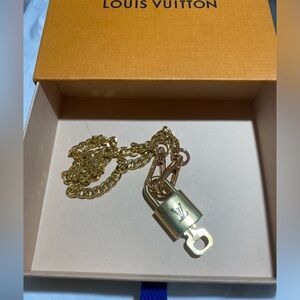 Louis Vuitton padlock with 13inch chain #300